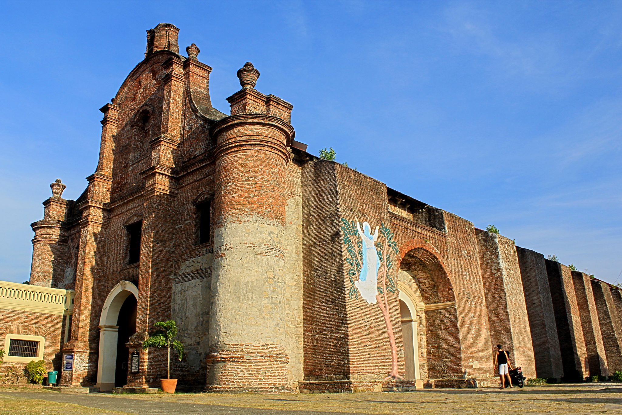 フィリピン・マニラ ルソン島に建てられたバロック様式教会群