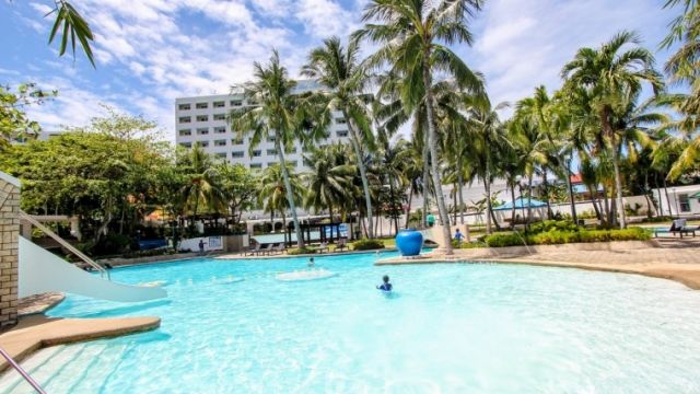 CEBU BLUE OCEAN ACADEMYホテルプール