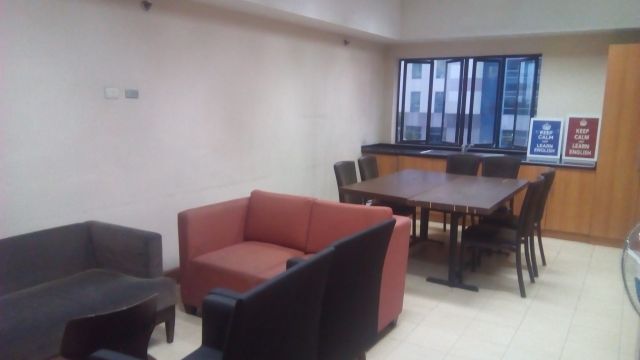 学生寮 共有スペース Enderun College Language Center_学生寮 共有スペース