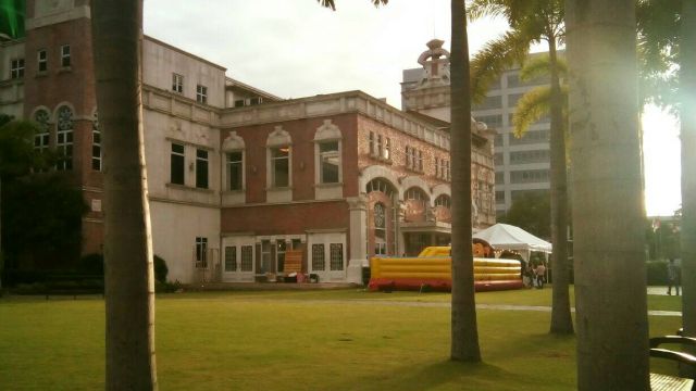 中庭 Enderun College Language Center_中庭