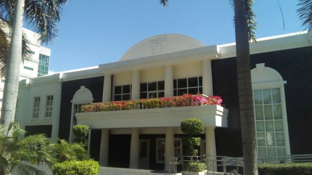 学校外観 Enderun College Language Center_学校外観