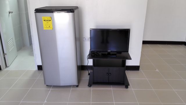 English Fella 2_冷蔵庫・TV