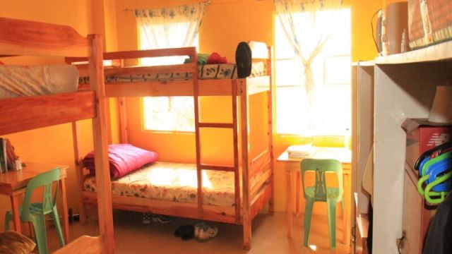 4人部屋 HELP ロンロン_4人部屋